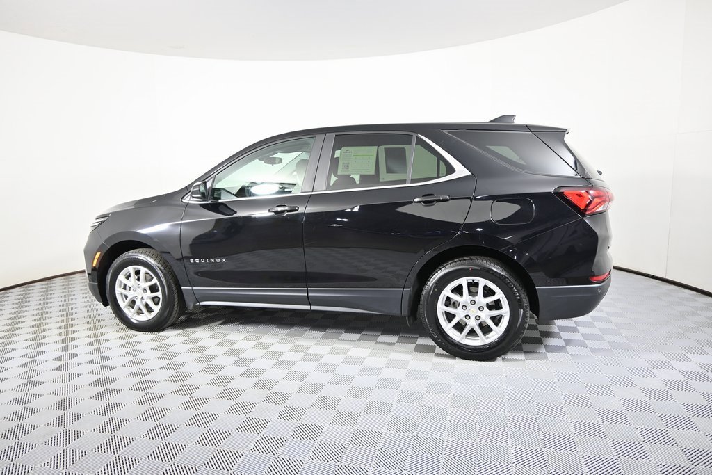 Used 2023 Chevrolet Equinox LT image 3