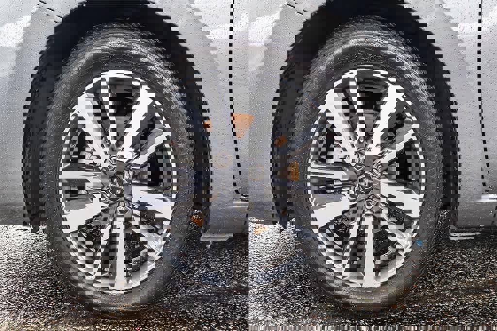 Used 2023 Nissan Versa SV image 11