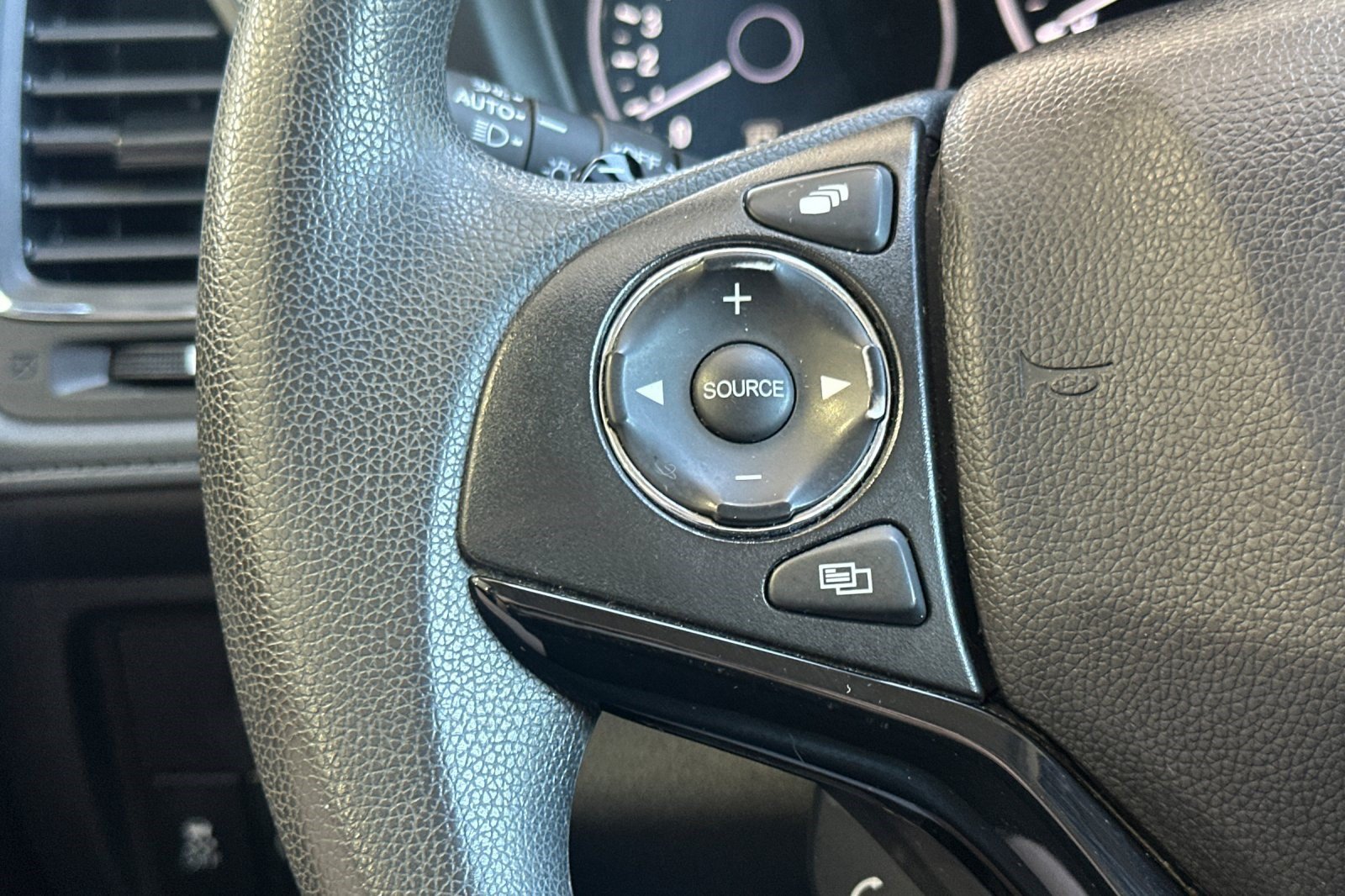 Used 2018 Honda HR-V EX image 28