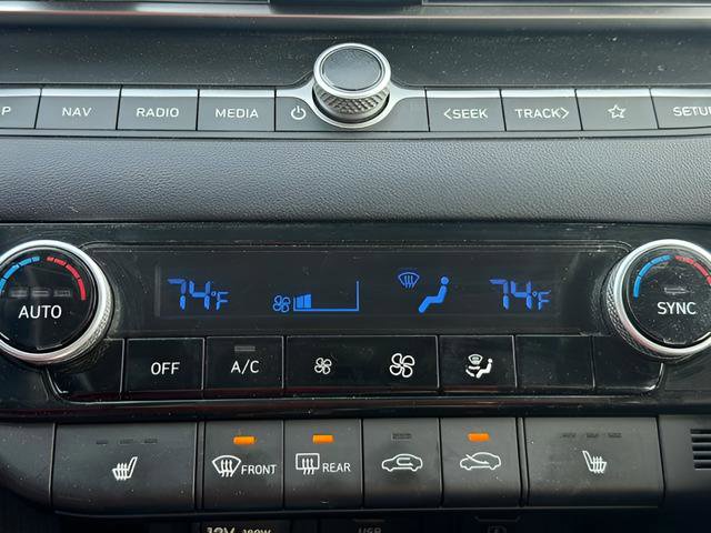 Used 2023 Hyundai Elantra Limited w/ Preferred Accessory Package image 19