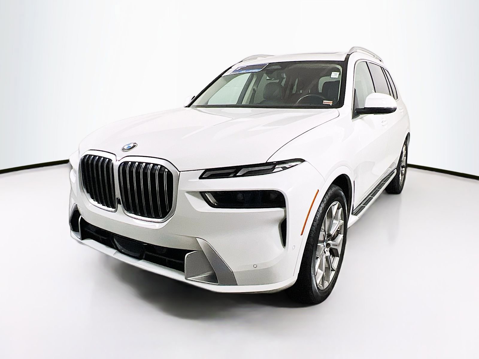 Used 2024 BMW X7 xDrive40i image 3