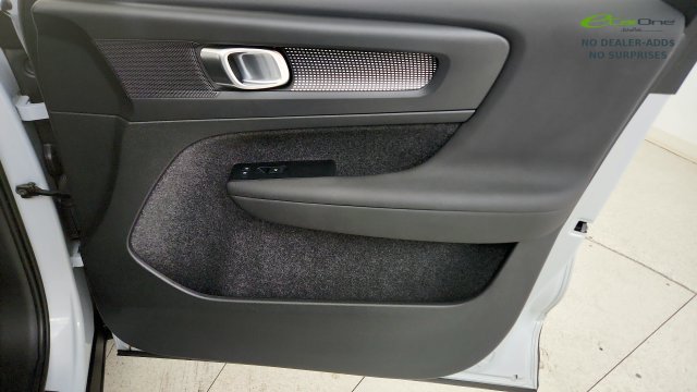 Used 2022 Volvo XC40 T4 R-Design w/ Protection Package Premier FWD image 36