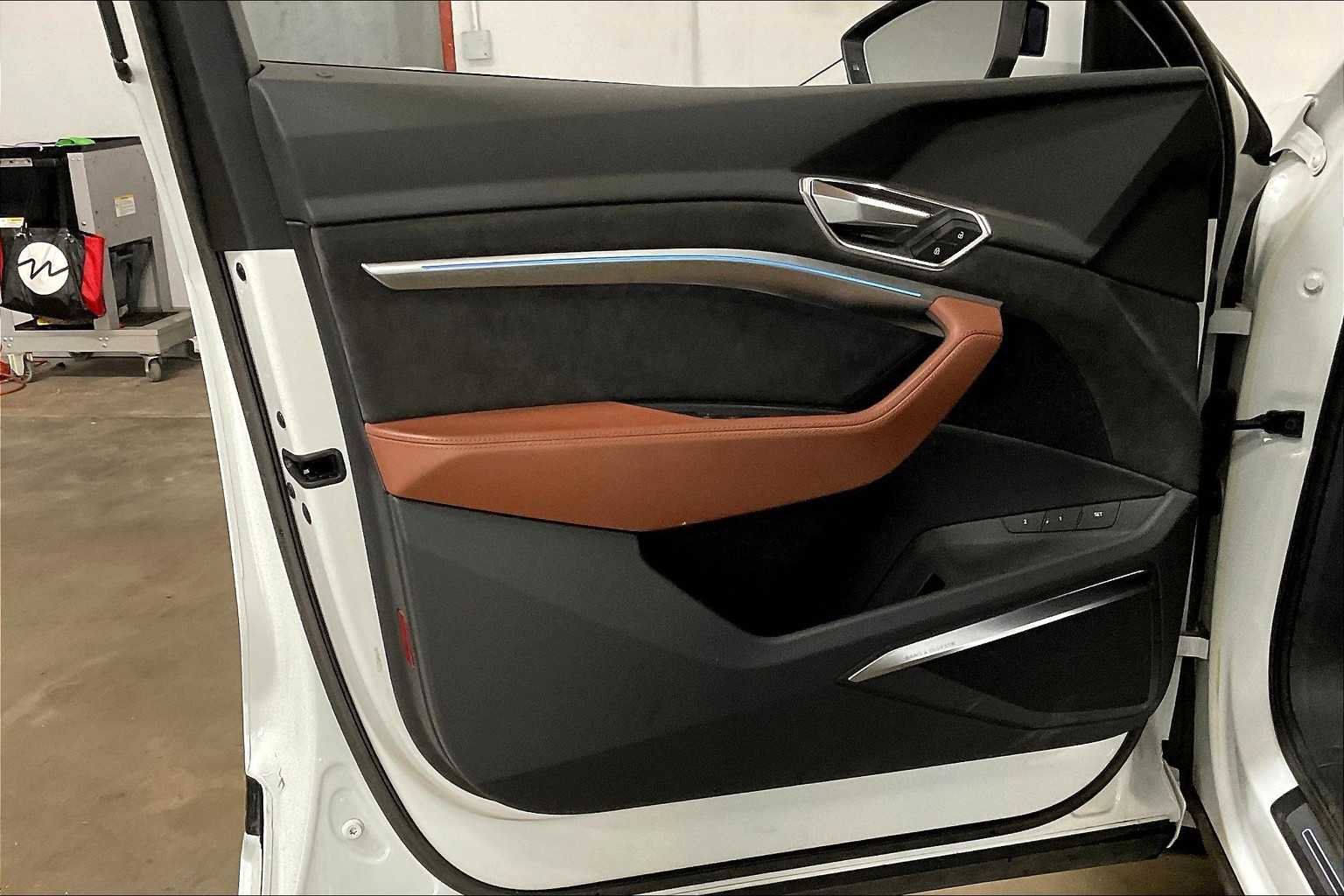 Certified 2021 Audi e-tron Prestige w/ Prestige Package image 25