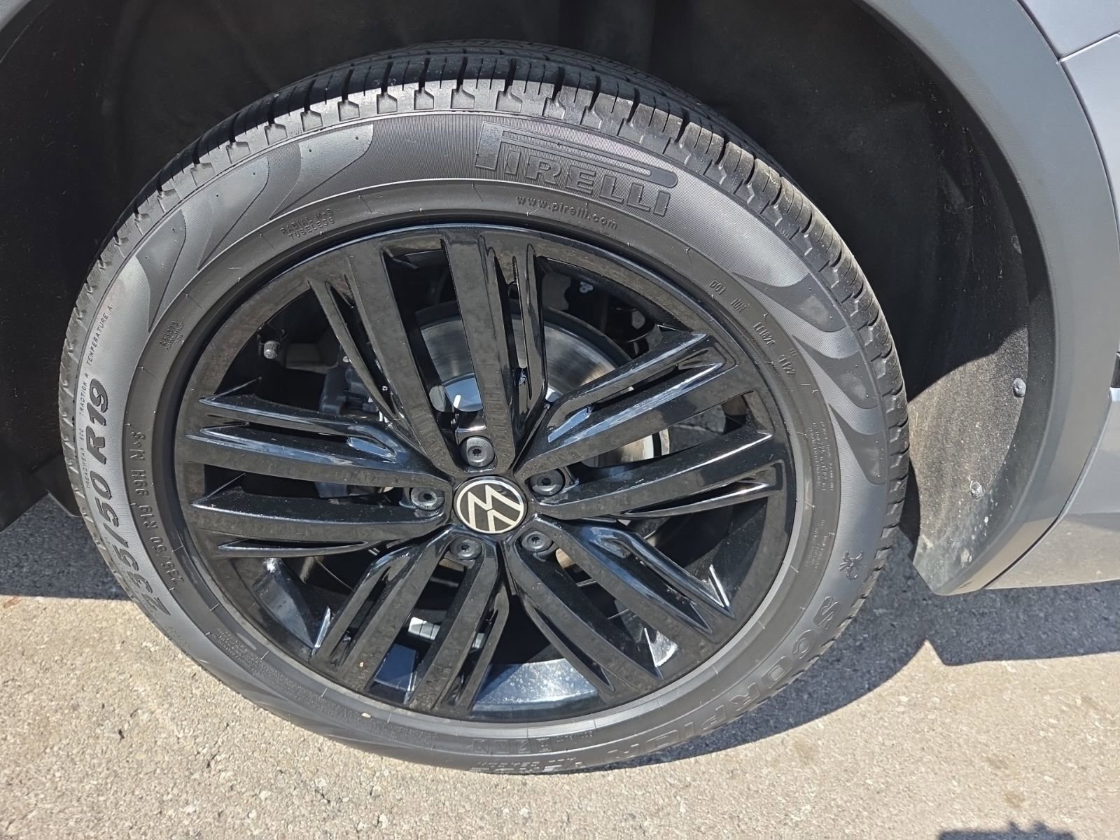 Certified 2022 Volkswagen Tiguan SE R-Line AWD/4WD image 14