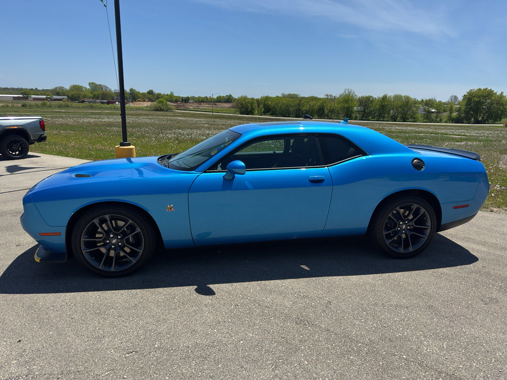 Used 2023 Dodge Challenger R/T Scat Pack RWD image 2