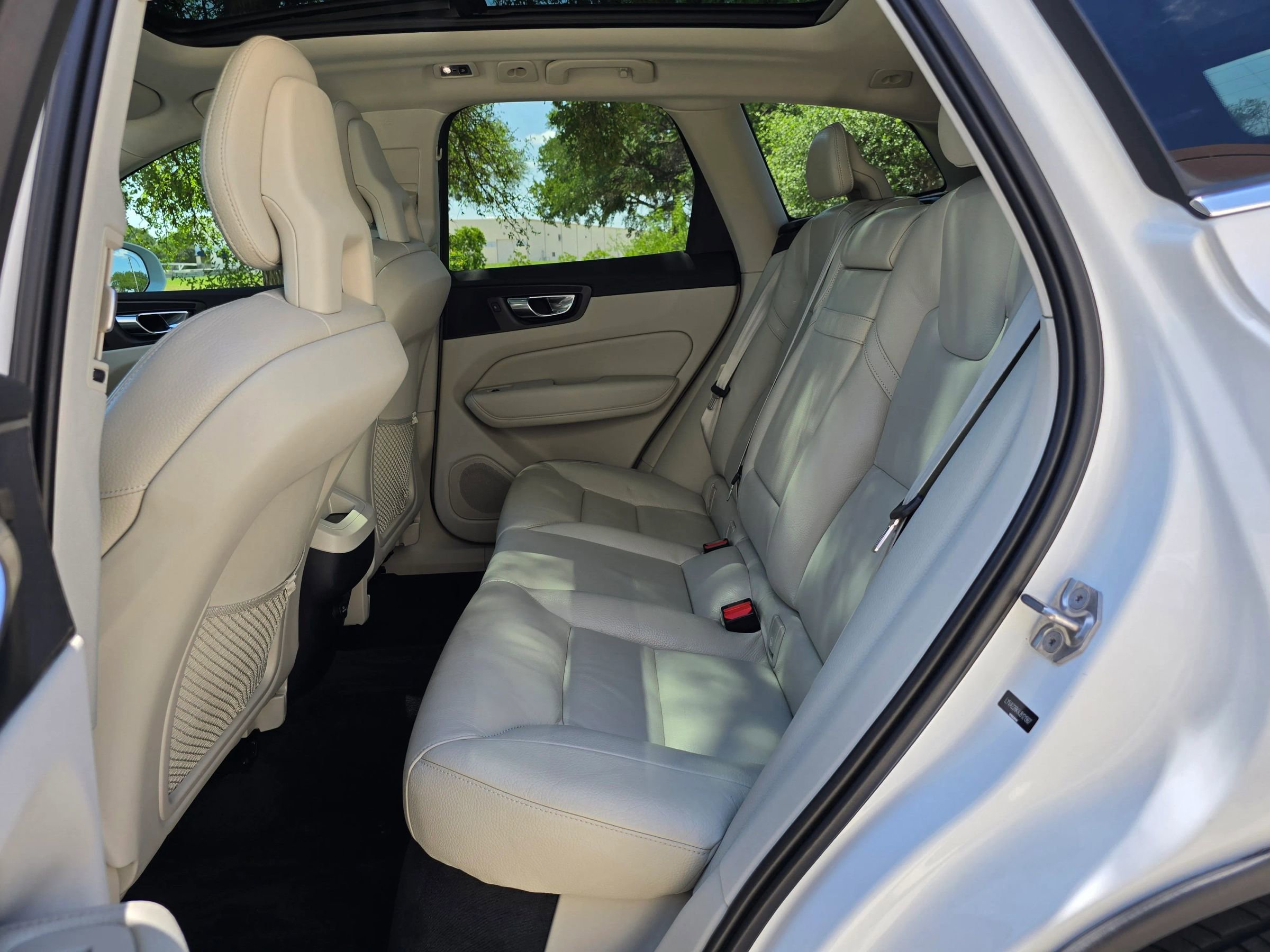 Used 2018 Volvo XC60 T6 Momentum w/ Vision Package AWD/4WD image 43