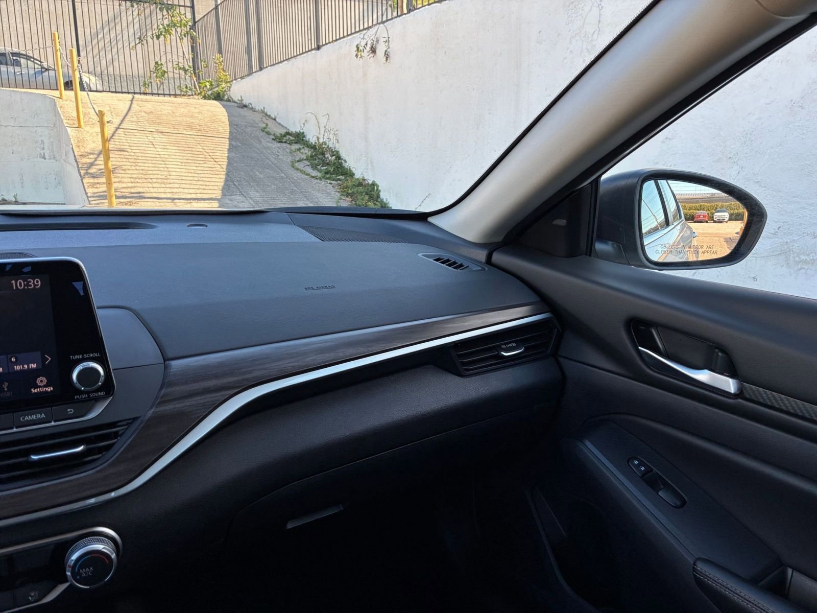Used 2025 Nissan Altima 2.5 SV FWD image 35