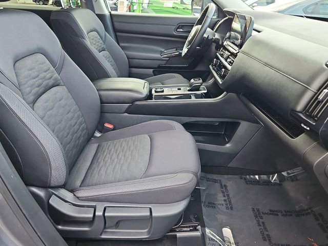 Used 2025 Nissan Pathfinder SV image 20