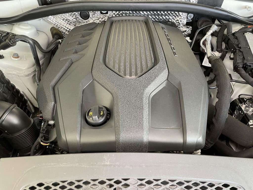 Certified 2023 Porsche Macan image 24