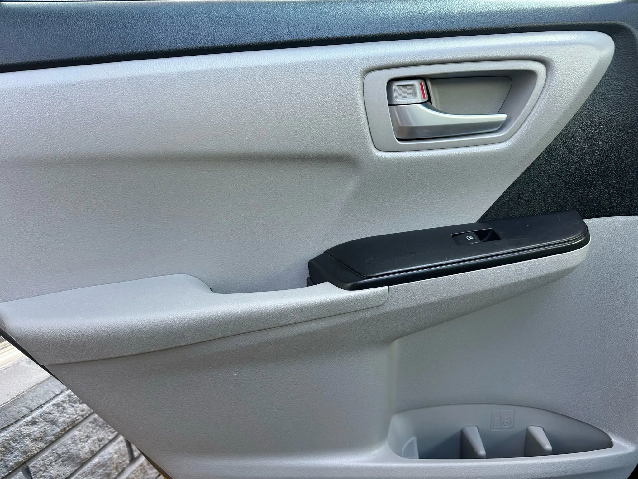 Used 2016 Toyota Camry LE FWD image 7