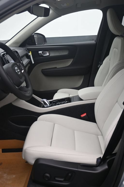 New 2026 Volvo XC40 B5 Plus w/ Protection Package Premier AWD/4WD image 12