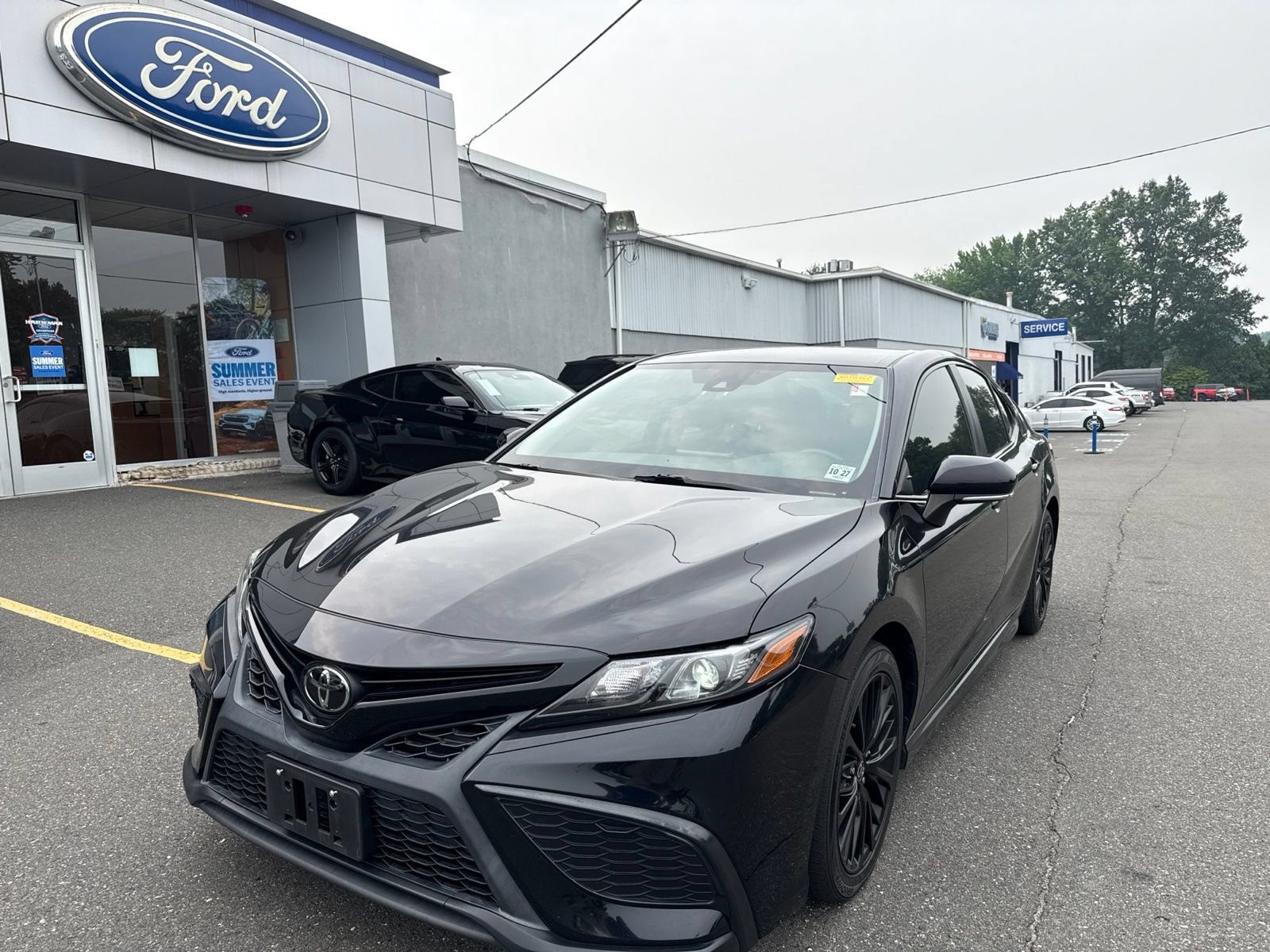 Used 2022 Toyota Camry SE w/ Carpet Mat Package (TMS) FWD image 2