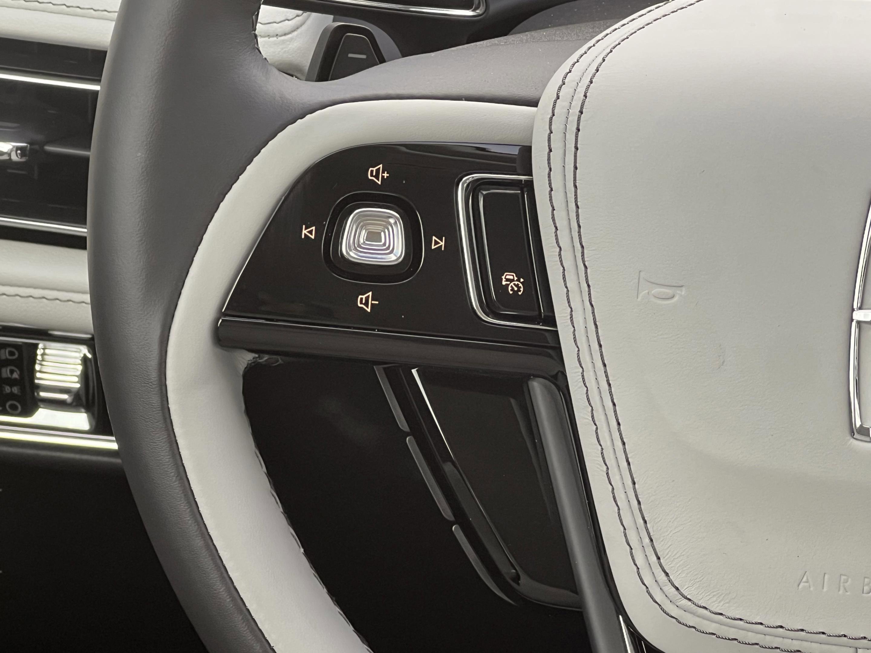 Used 2026 Lincoln Aviator 2WD image 12