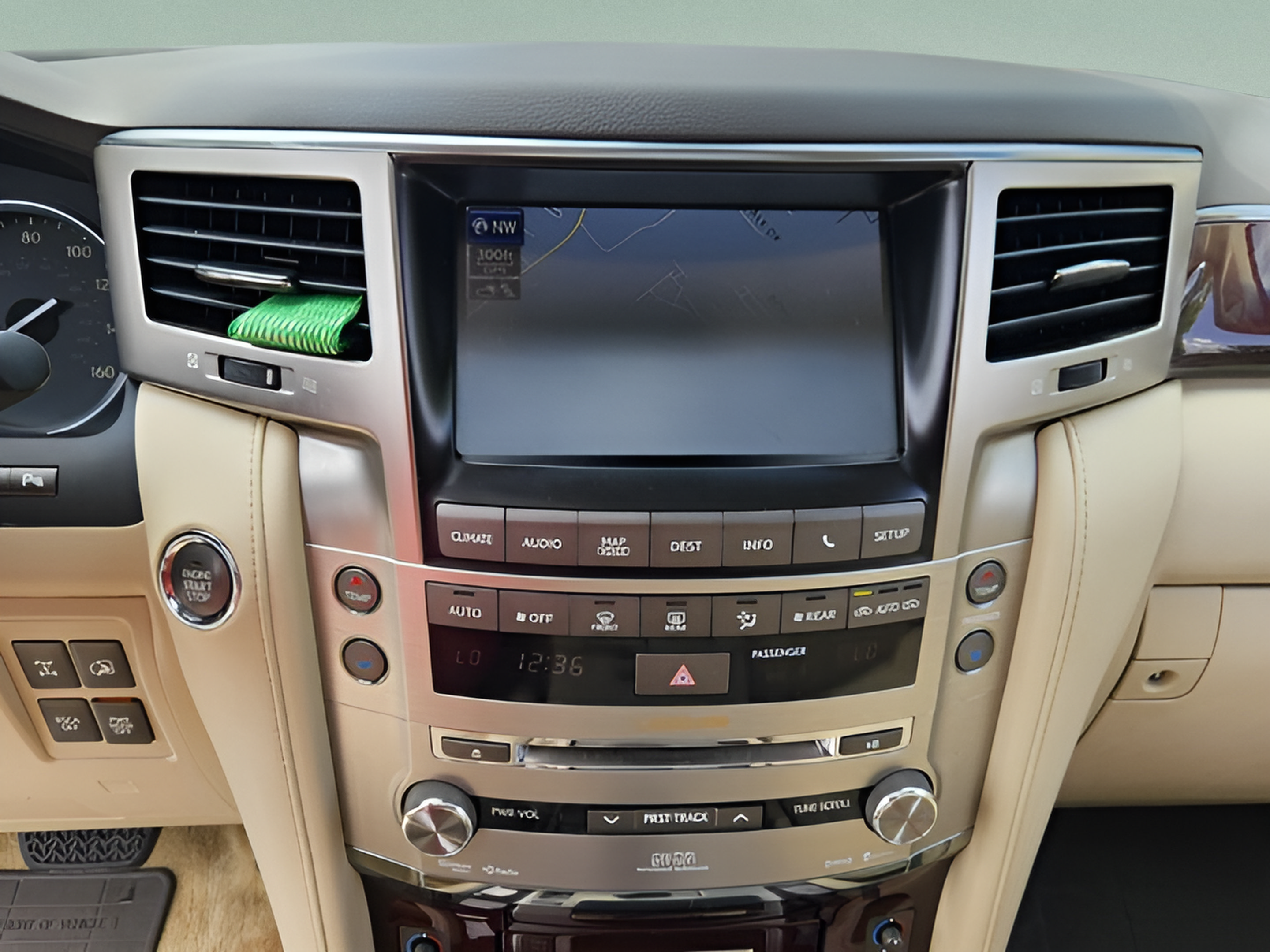 Used 2013 Lexus LX 570 4WD w/ Luxury Pkg image 20