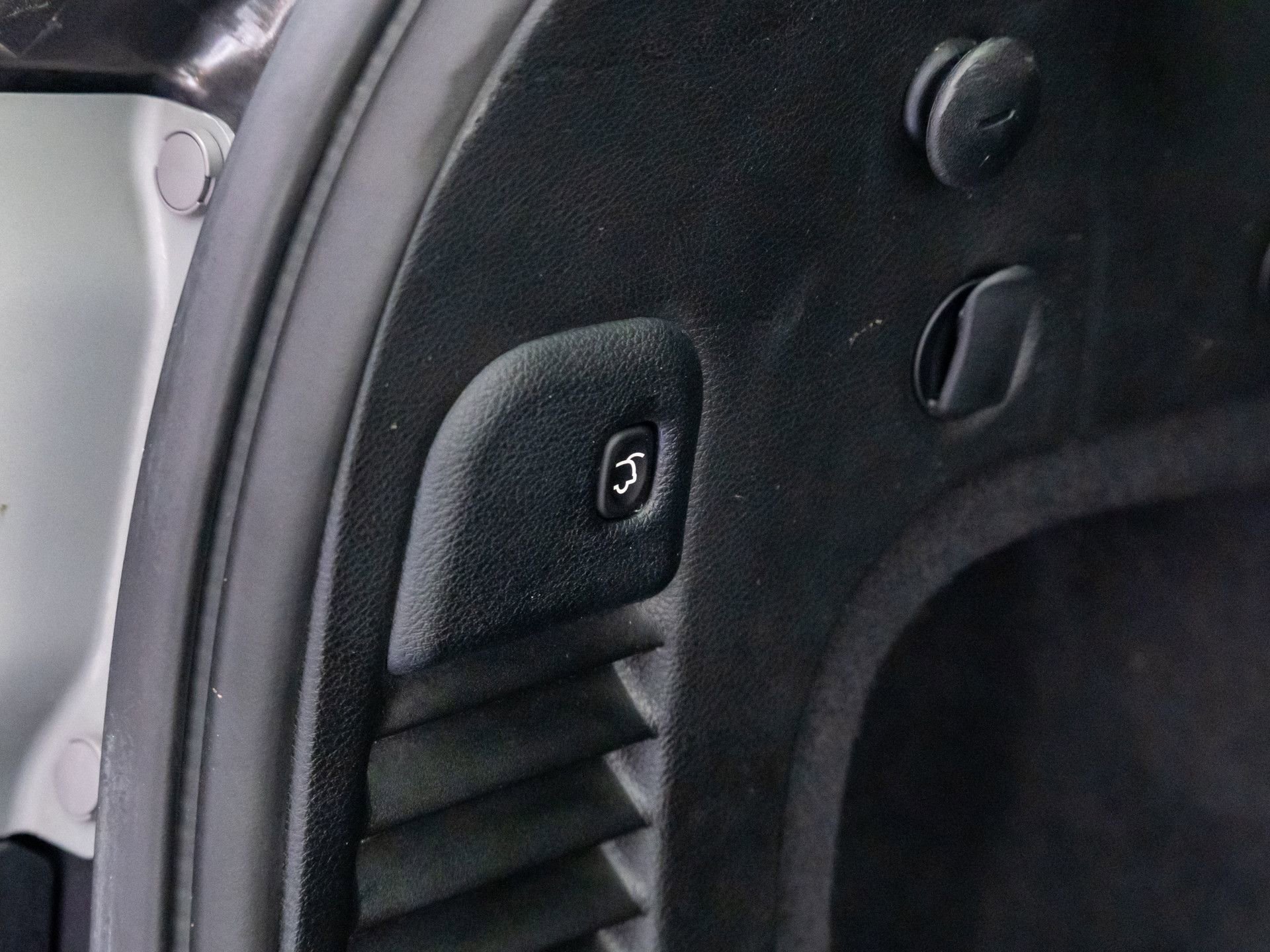 Used 2020 Jeep Grand Cherokee Overland image 34