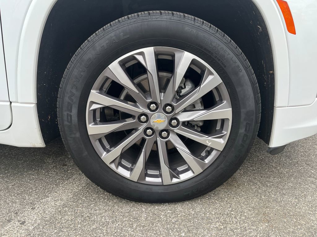 Used 2023 Chevrolet Traverse Premier image 2