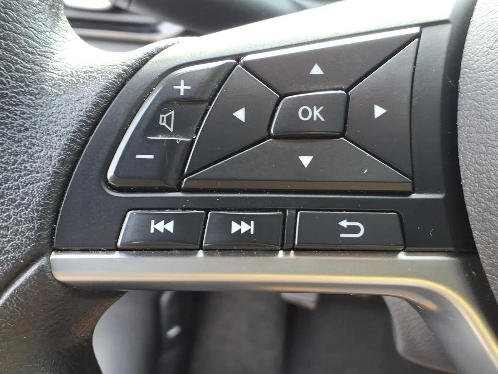 Used 2024 Nissan Sentra SV FWD image 27