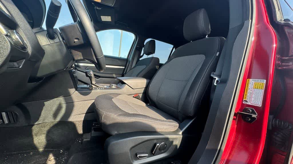 Used 2018 Ford Explorer XLT w/ Equipment Group 201A AWD/4WD image 16