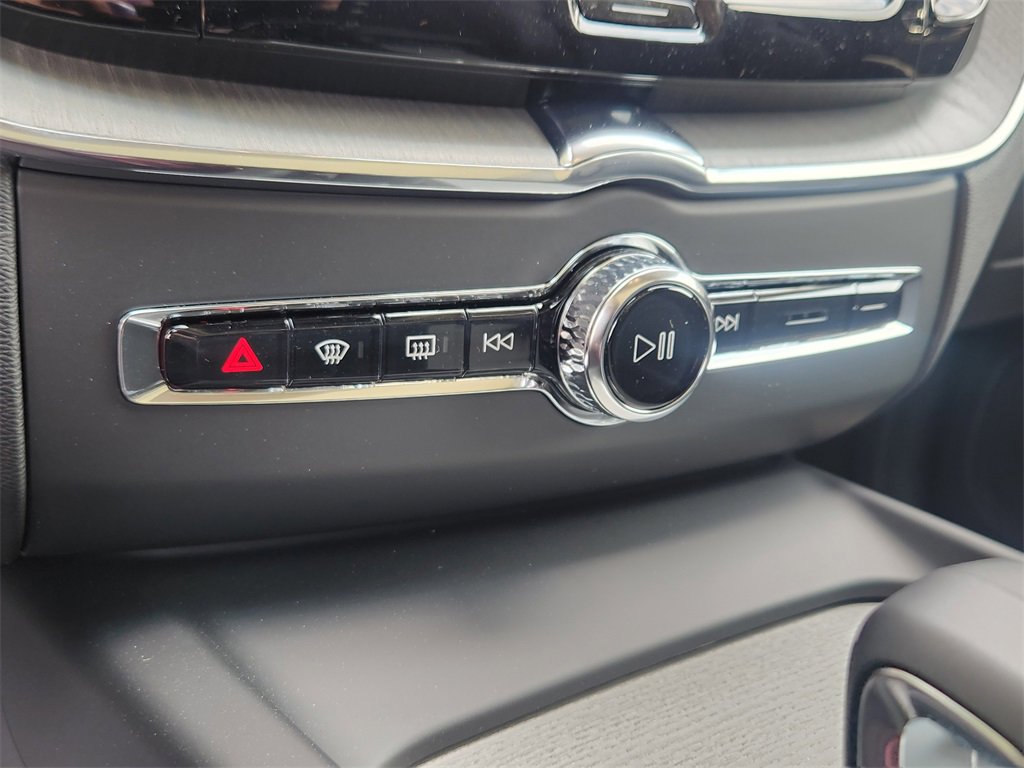 New 2025 Volvo XC60 B5 Plus w/ Protection Package Premier image 14