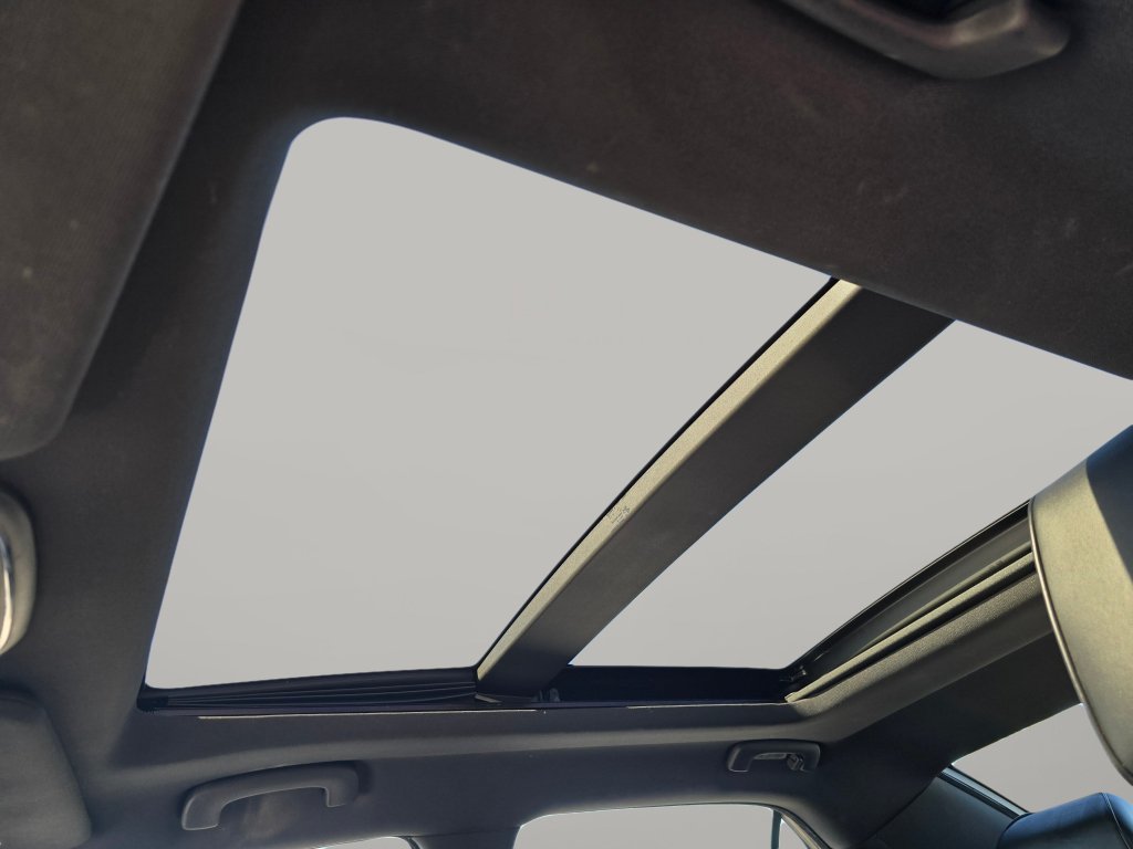 Used 2011 Chrysler 300 C RWD image 5