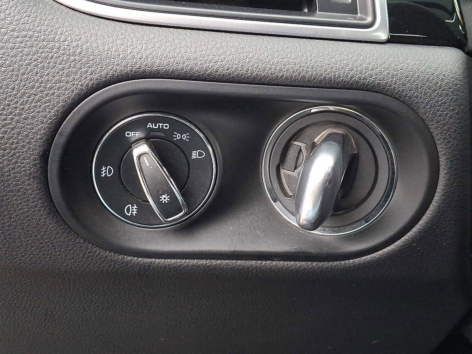 Used 2018 Porsche Macan image 25