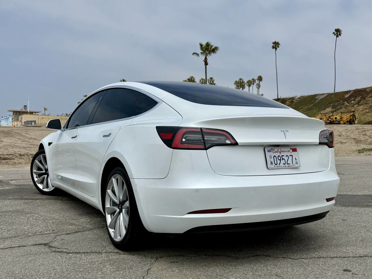 Used 2020 Tesla Model 3 Standard Range Plus image 3