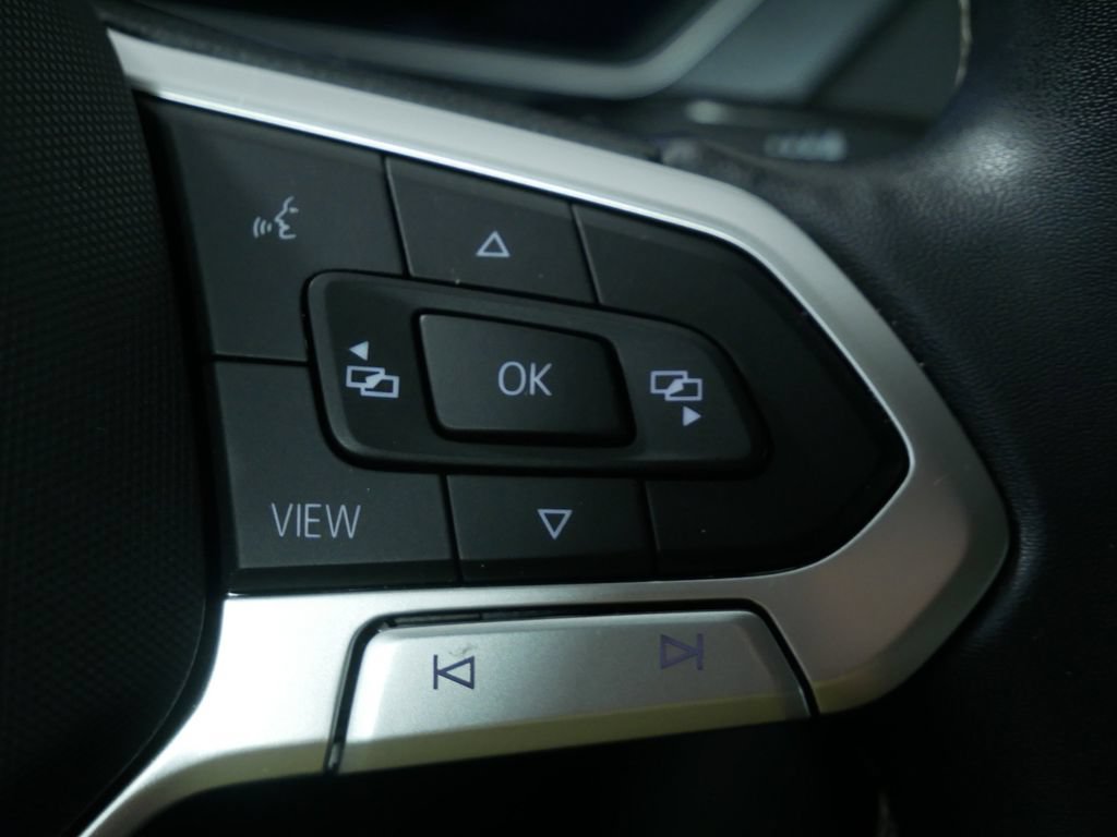 Used 2023 Volkswagen Tiguan SE w/ Panoramic Sunroof Package AWD/4WD image 26