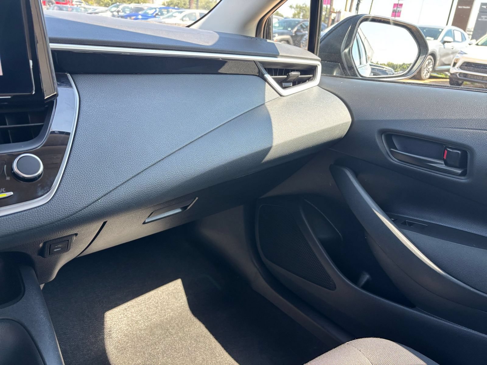 Used 2025 Toyota Corolla LE FWD image 32