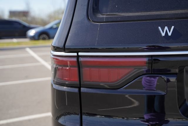 Used 2024 Jeep Wagoneer 4WD w/ Premium Group I image 43