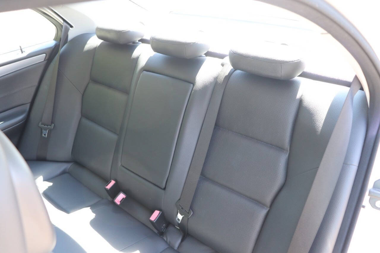 Used 2006 Mercedes-Benz C 230 Sedan image 28