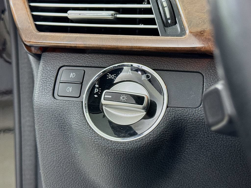Used 2010 Mercedes-Benz E 350 Sedan image 14