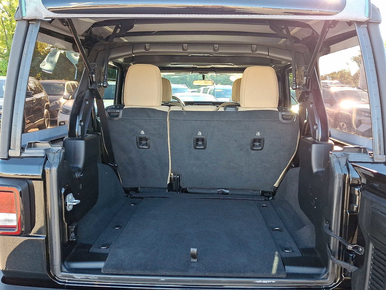 Used 2022 Jeep Wrangler Unlimited Sport image 28