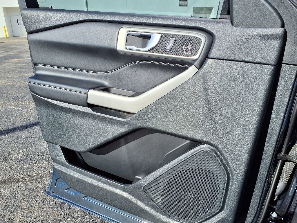 Certified 2023 Ford Explorer XLT w/ Class IV Trailer Tow Package image 16