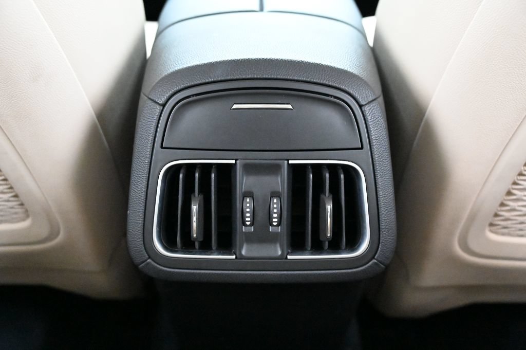 Used 2021 Maserati Levante AWD/4WD image 46