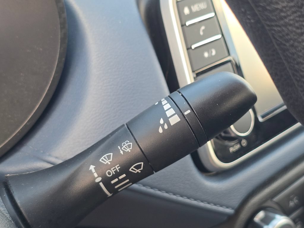 Used 2025 Nissan Versa SV FWD image 23