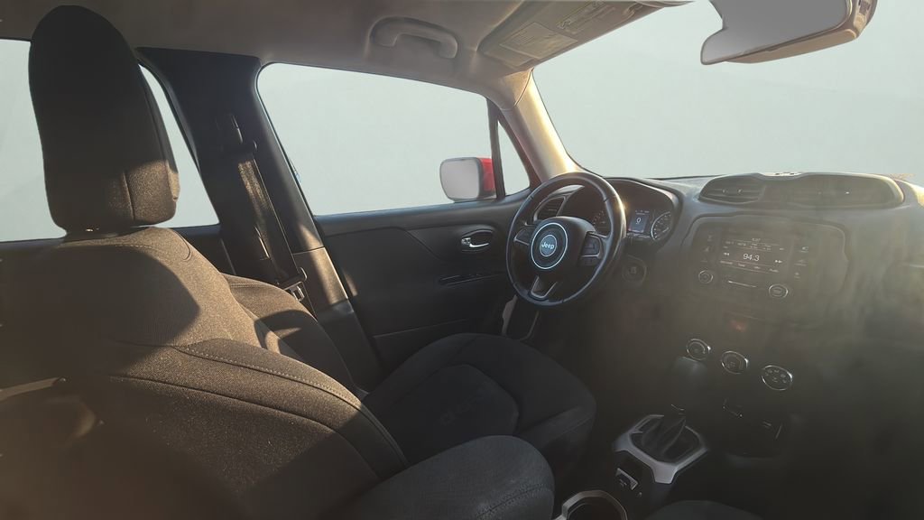 Used 2017 Jeep Renegade Latitude image 18