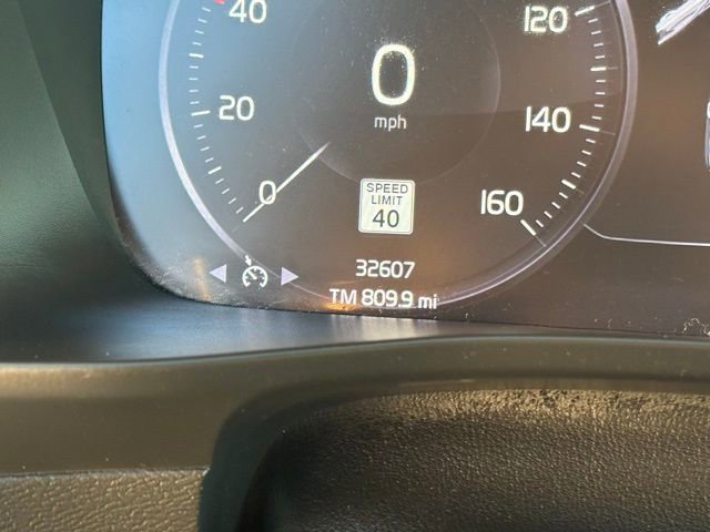 Used 2021 Volvo XC40 T4 Momentum w/ Protection Package Premier image 4