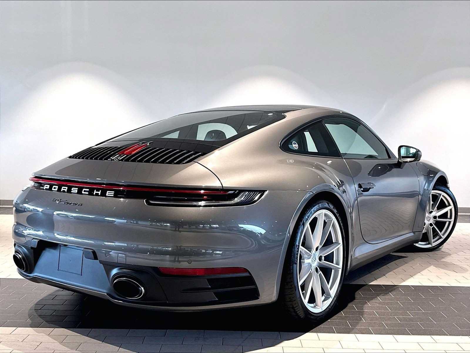 Used 2024 Porsche 911 Carrera RWD image 11