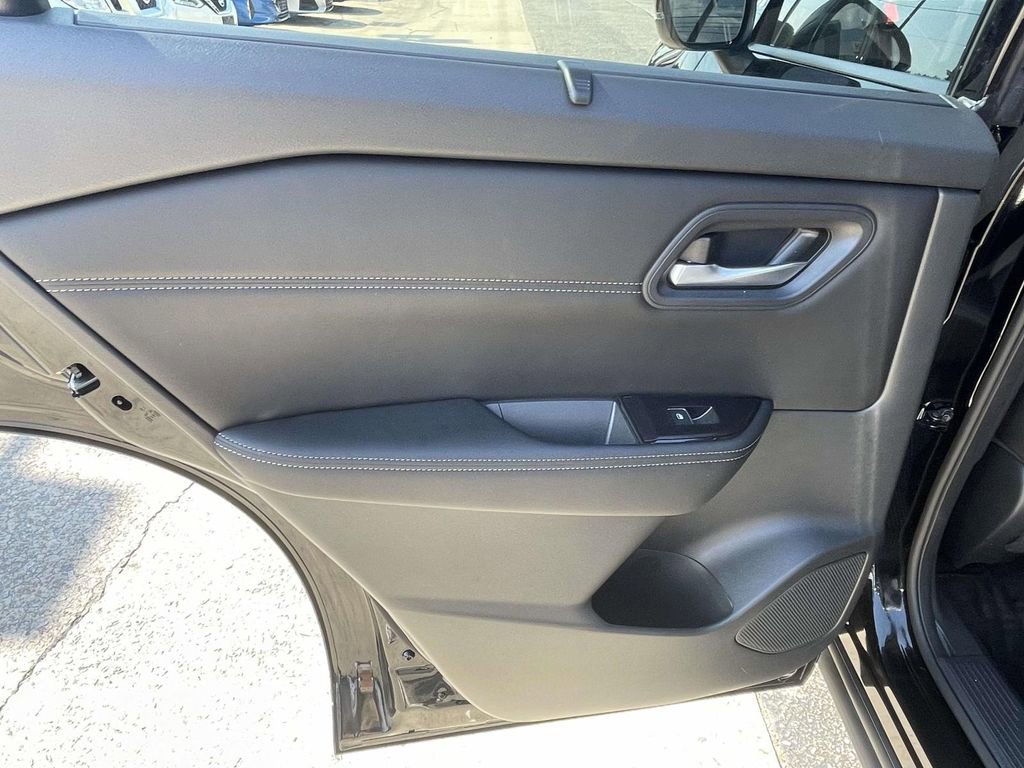 Used 2024 Nissan Rogue SL w/ SL Premium Package image 13