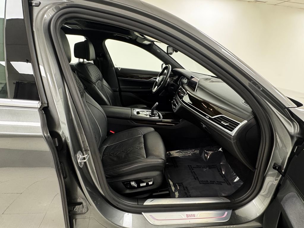Used 2019 BMW 750i xDrive w/ Executive Package image 14