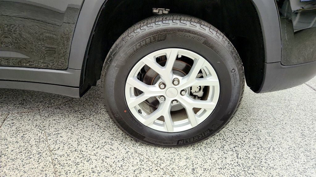 Used 2023 Jeep Grand Cherokee Limited AWD/4WD image 9