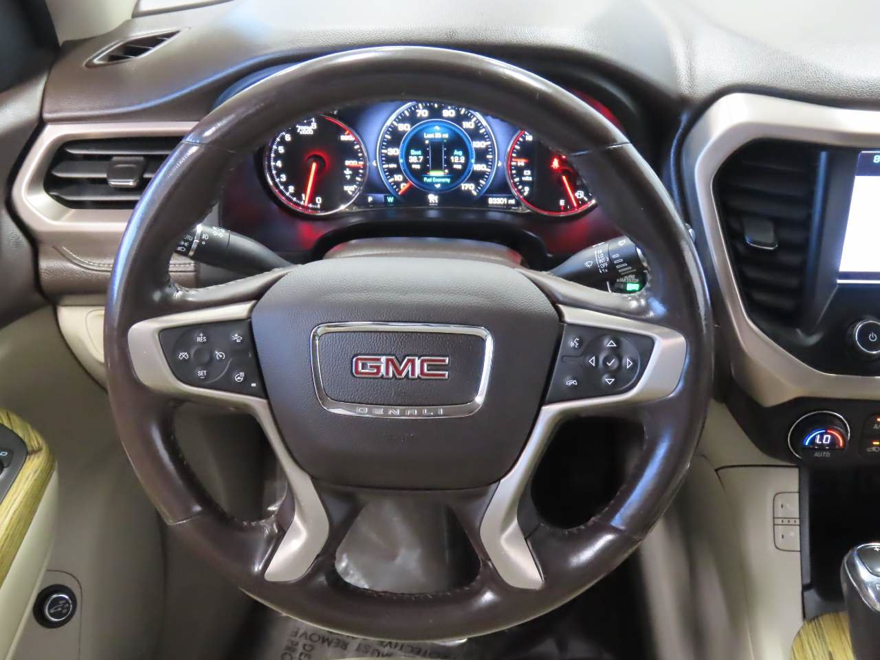 Used 2018 GMC Acadia Denali w/ Technology Package FWD image 11