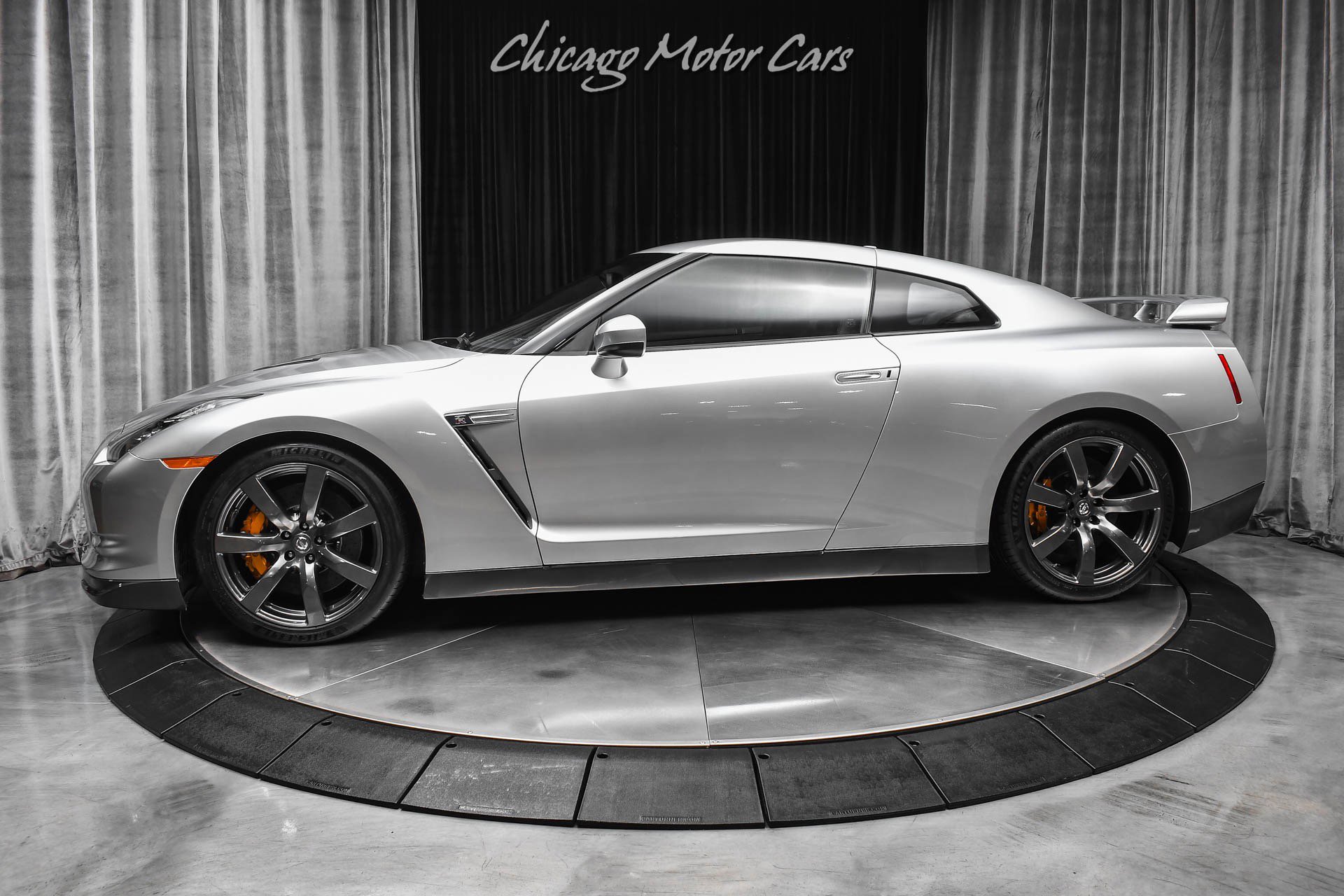 Used 2009 Nissan GT-R Premium AWD/4WD image 1