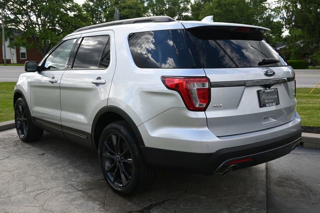 Used 2017 Ford Explorer XLT w/ Equipment Group 202A AWD/4WD image 7