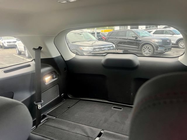 Used 2025 Ford Explorer Active AWD/4WD image 12