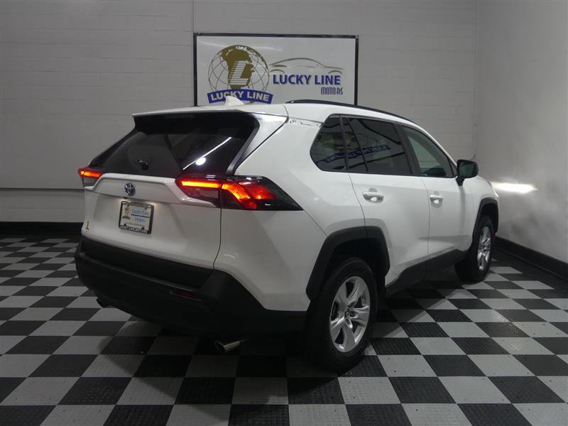 Used 2021 Toyota RAV4 LE image 10