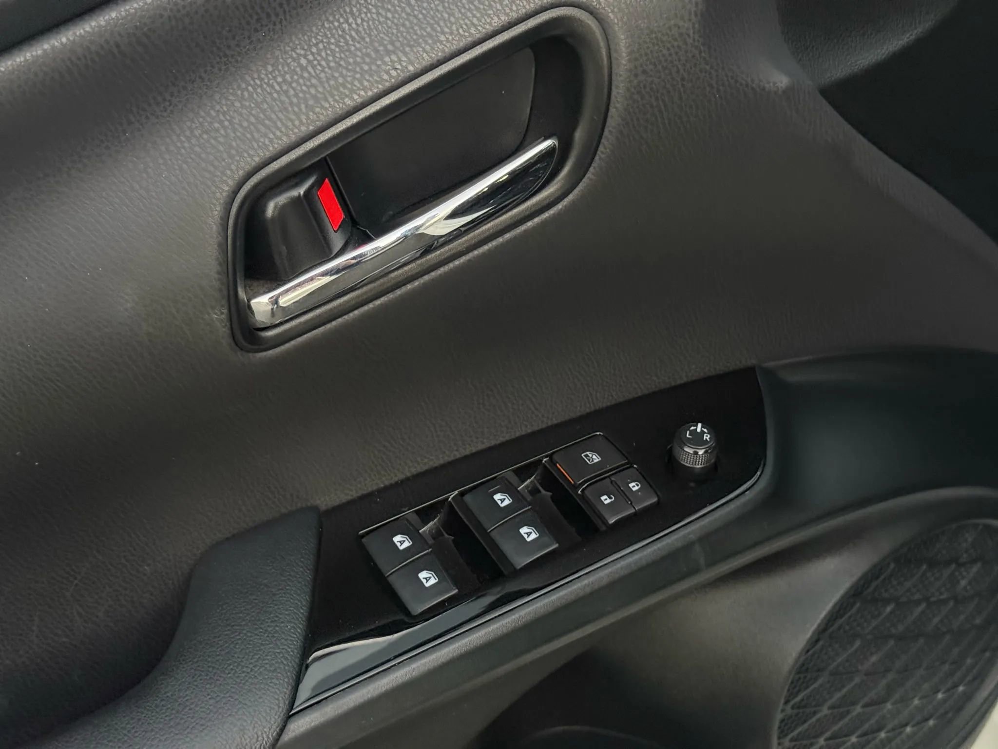 Used 2018 Toyota Prius Prime Plus w/ Carpet Mat Package image 20