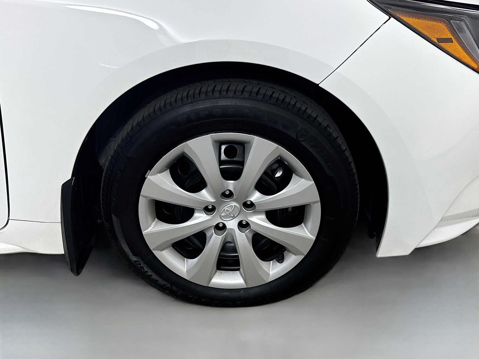 Used 2025 Toyota Corolla LE image 31