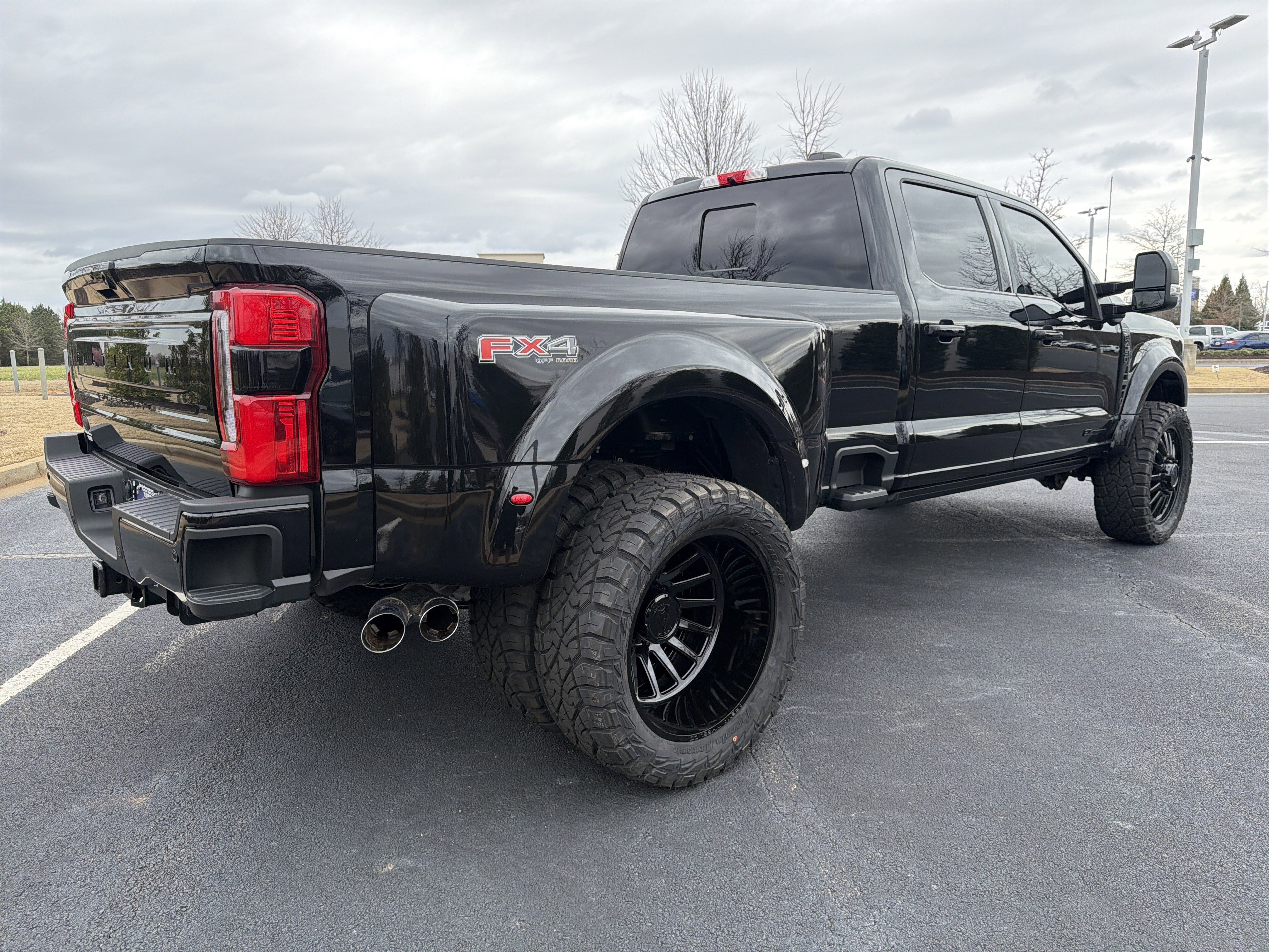 Used 2025 Ford F450 Platinum w/ Platinum Plus Package image 9
