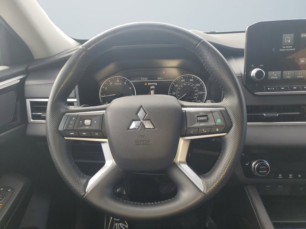 Used 2024 Mitsubishi Outlander SE image 12